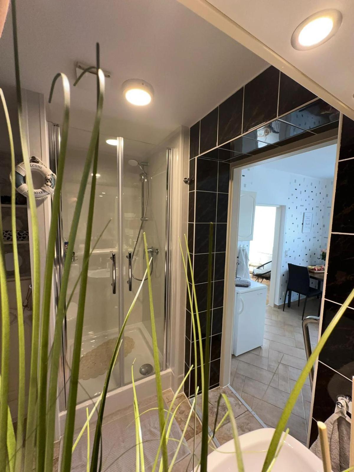 Ferienwohnung Am Strom 로스토크 외부 사진